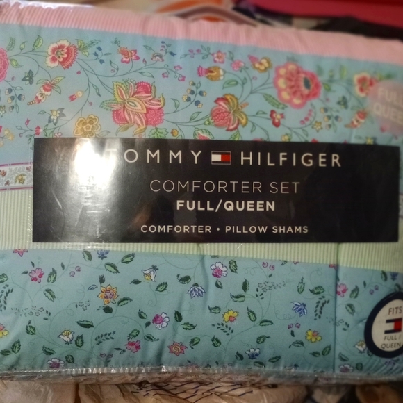 Tommy Hilfiger Bedding Tommy Hilfiger Comforter Set Fullqueen Poshmark